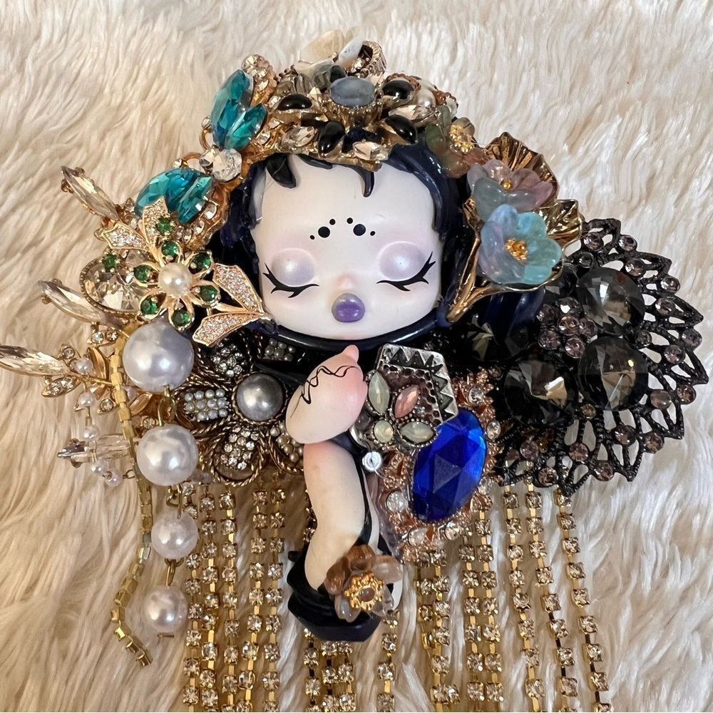 Customized SkullโPanda Bejeweled Adjustable Phone Clip NEW